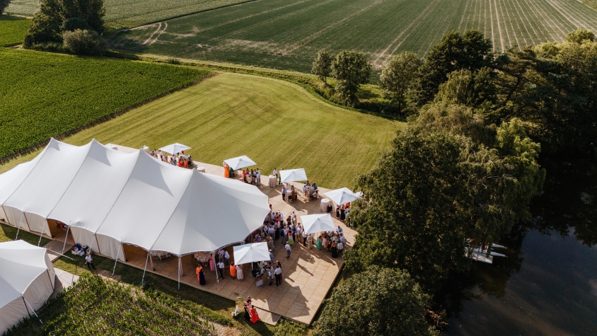 Huwelijk met sailcloth tent door Ghilles